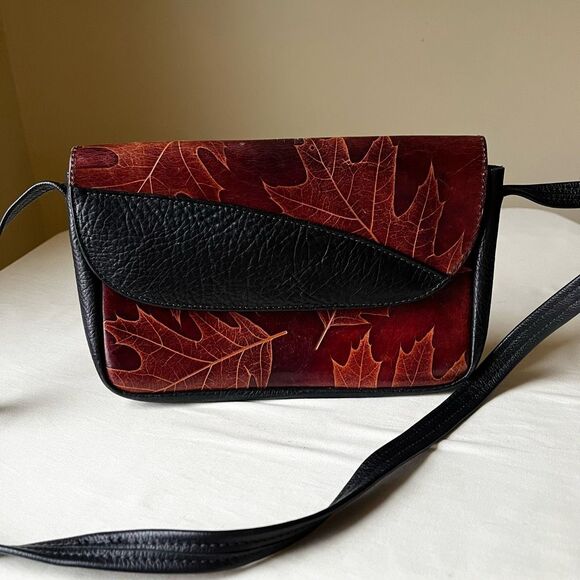 Vintage Maple Leaf Embossed Leather Crossbody Bag Black Brown Two-Tone Boho Art - Picture 2 of 12